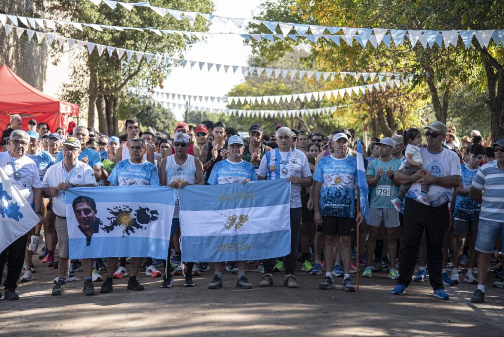 La 22° Maratón de Héroes de Malvinas reunió a más de 300 atletas en Banda Norte