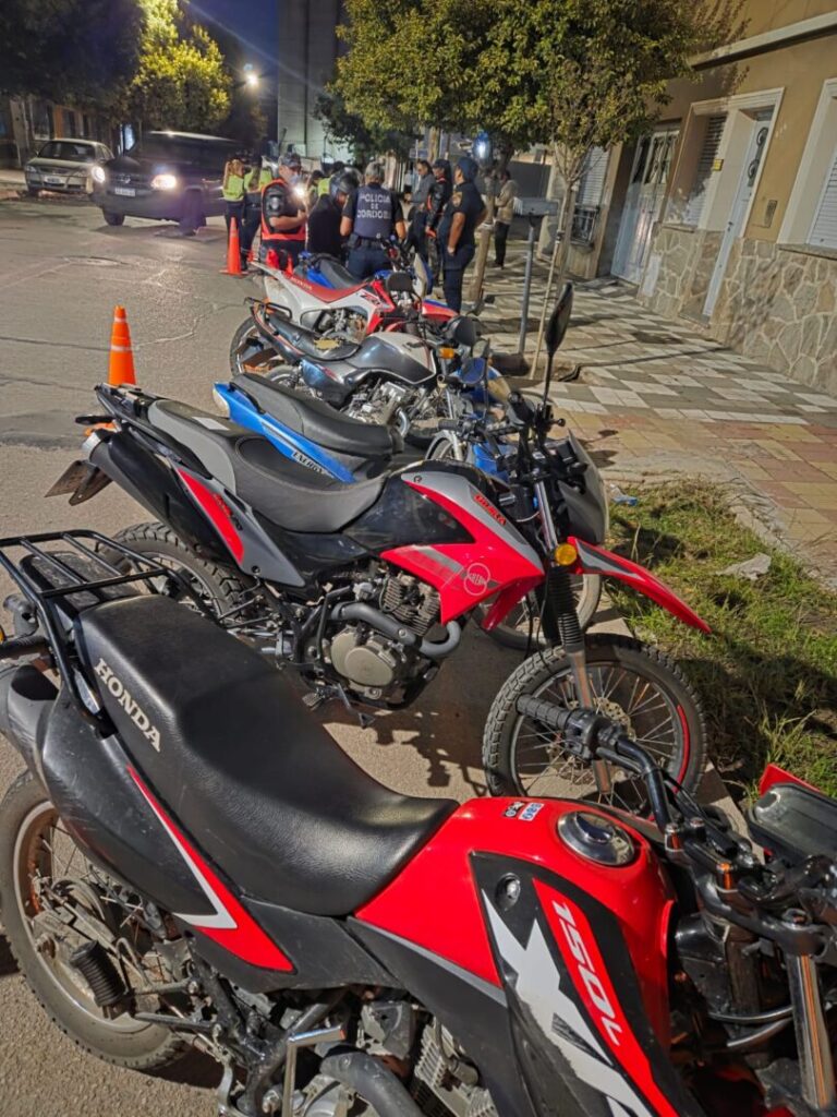 Más de 40 motocicletas secuestradas en operativo interfuerzas.