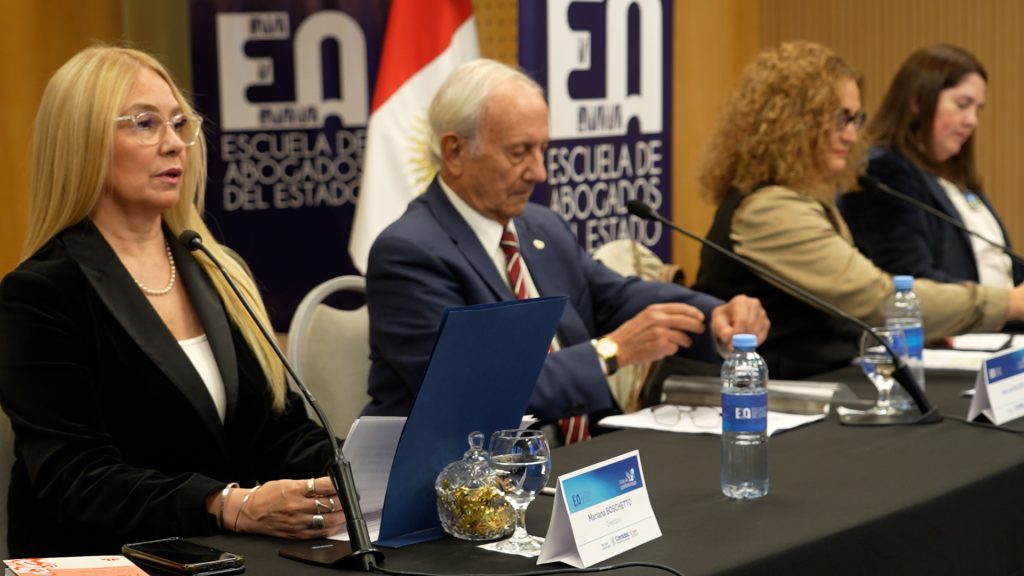 La Escuela de Abogados del Estado convocó a tres especialistas para analizarlas fortalezas y debilidades del procedimiento administrativo