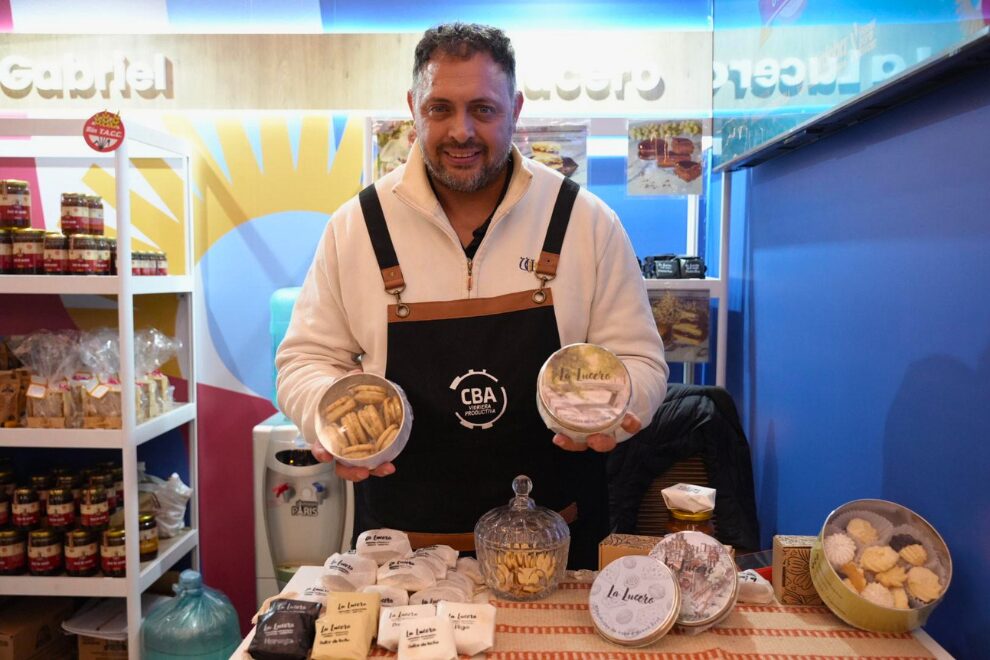 Un expositor del programa “CBA Vidriera Productiva”, ganador en la categoría de mejor alfajor cordobés