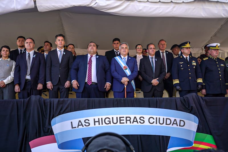 El intendente Guillermo de Rivas acompañó en Las Higueras los festejos patrios y la histórica consagración de la localidad como ciudad