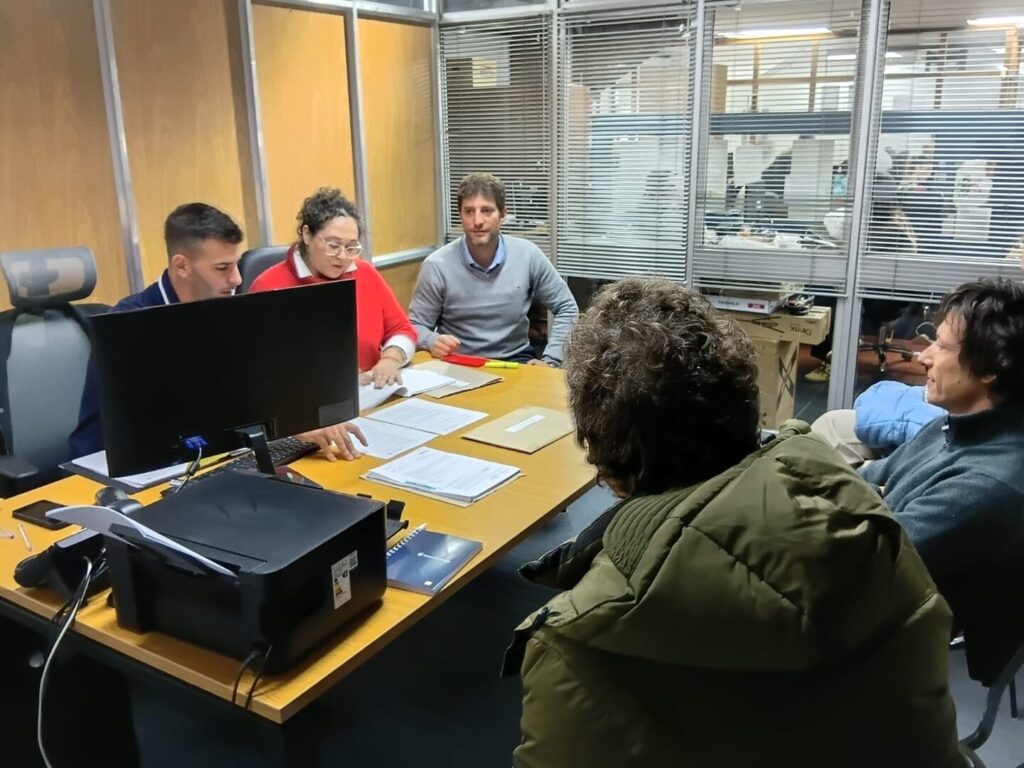EMOS: Tres empresas presentaron sus ofertas para bacheo en hormigón y asfalto en frío.