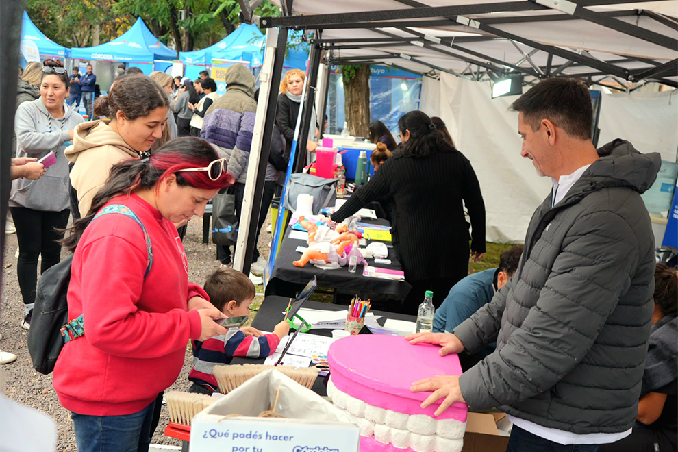 “Córdoba Cerca Tuyo” llegó a Villa General Belgrano con una oferta de asesoramiento y diversión