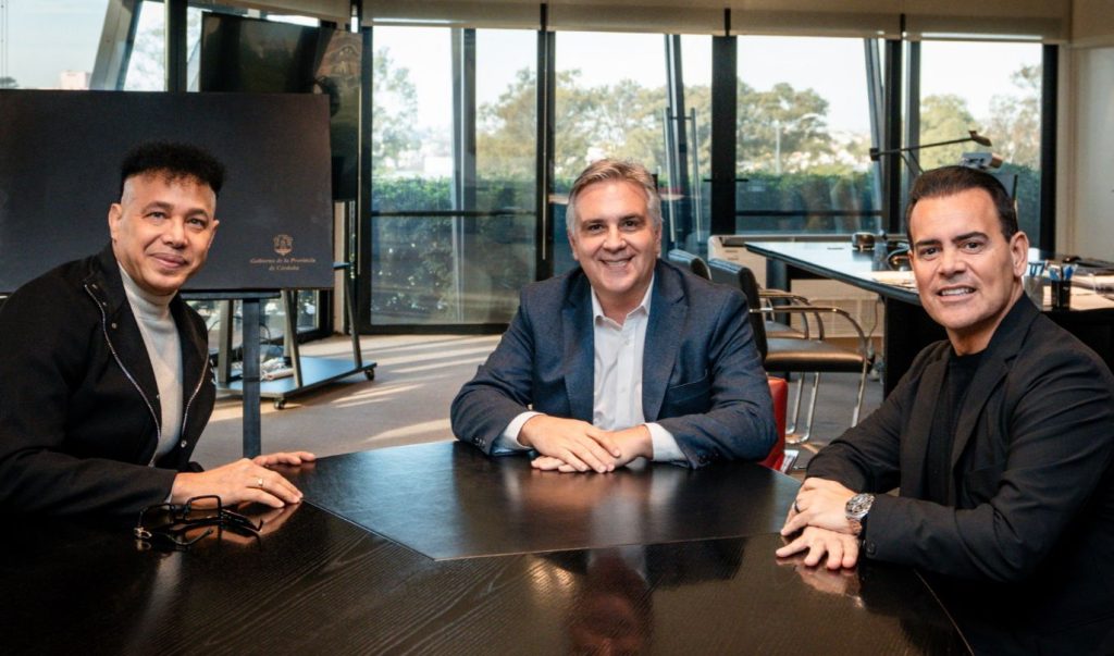 Llaryora recibió a Jean Carlos quien cumple 30 años de trayectoria artística