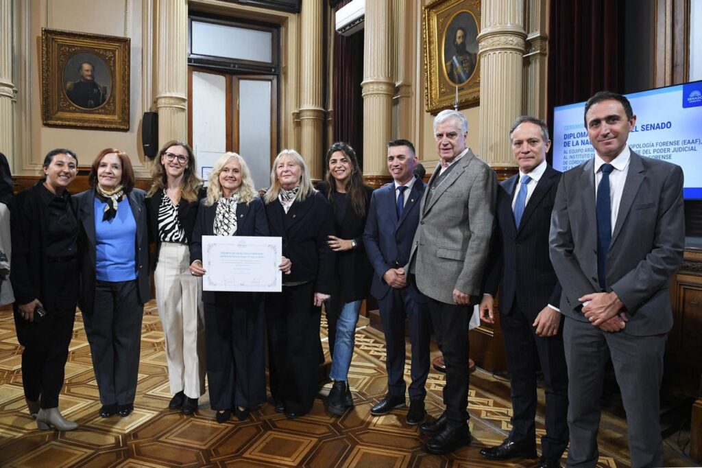 El Senado entregó Diplomas de Honor a la UNRC por su aporte a la identificación de 29 víctimas en La Perla