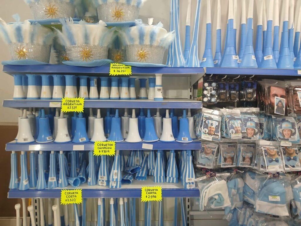 La fiebre mundialista impulsa las ventas de cotillón en Río Cuarto
