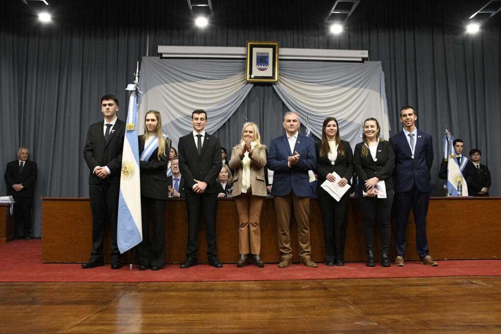 Se concretó el cambio de abanderados y escoltas de la Universidad Nacional de Río Cuarto