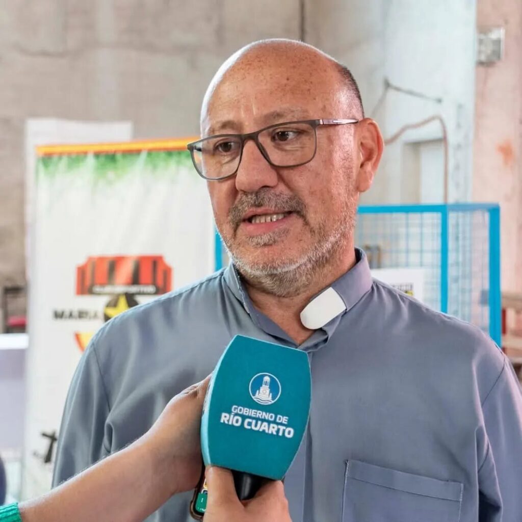 “Nadie se salva solo”: el Padre Carlos Arce alertó por el consumo de drogas desde los 11 años