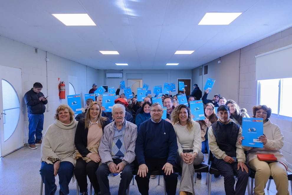 Familias de Bulnes obtuvieron las escrituras de sus hogares