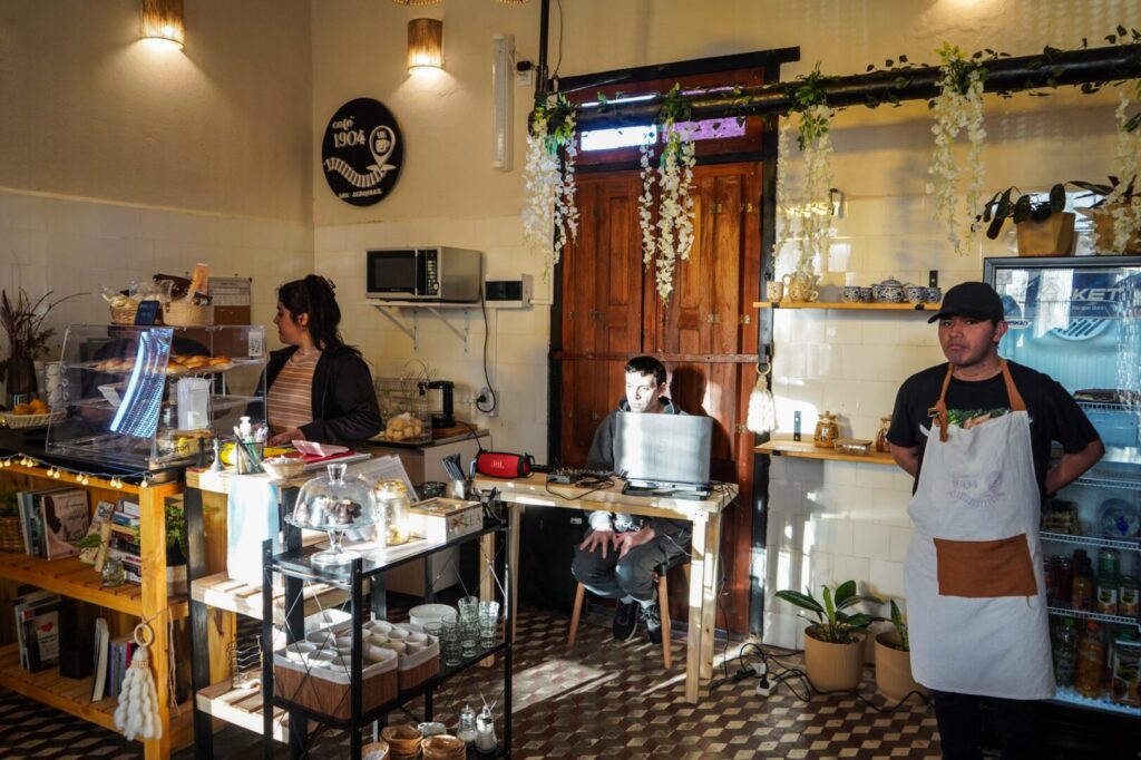 El Gobierno de Córdoba acompaña el nuevo café inclusivo de Las Acequias