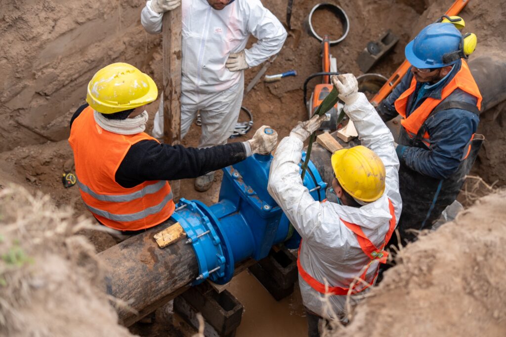 Culminó con éxito el recambio de válvulas y comienza la normalización progresiva del servicio de agua
