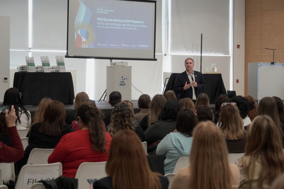 La Provincia distribuye kits didácticos para fortalecer la enseñanza del inglés en más de 1.650 escuelas primarias