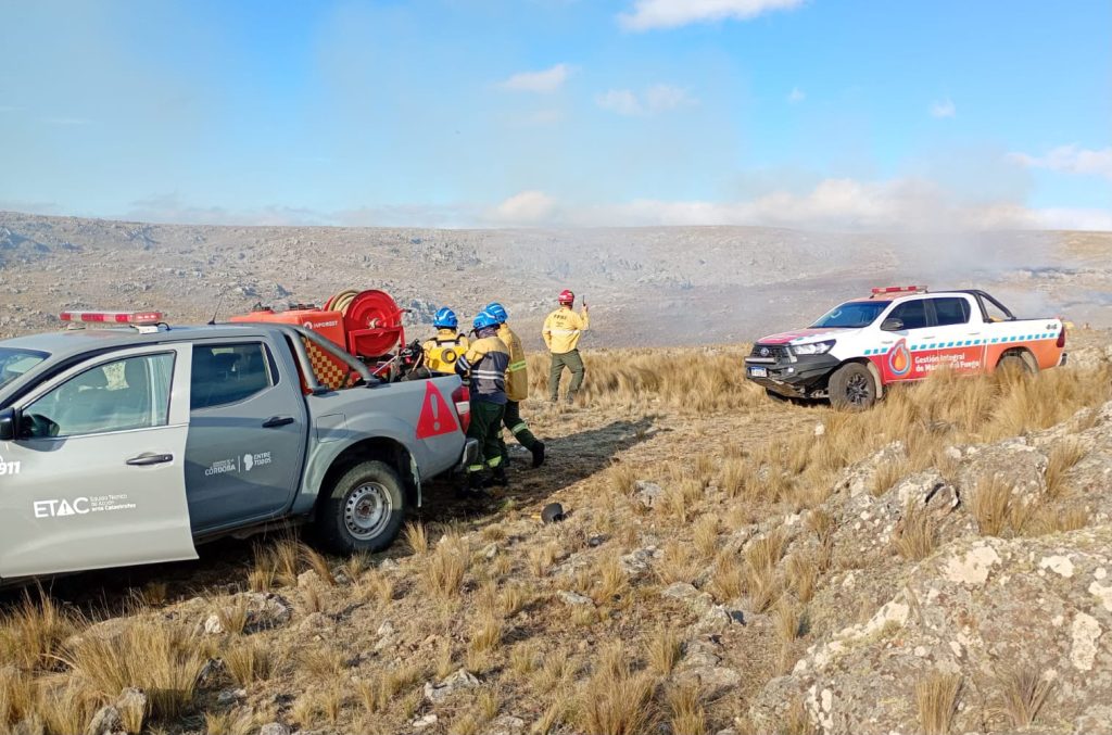 Está contenido el incendio forestal en Piedras Azules