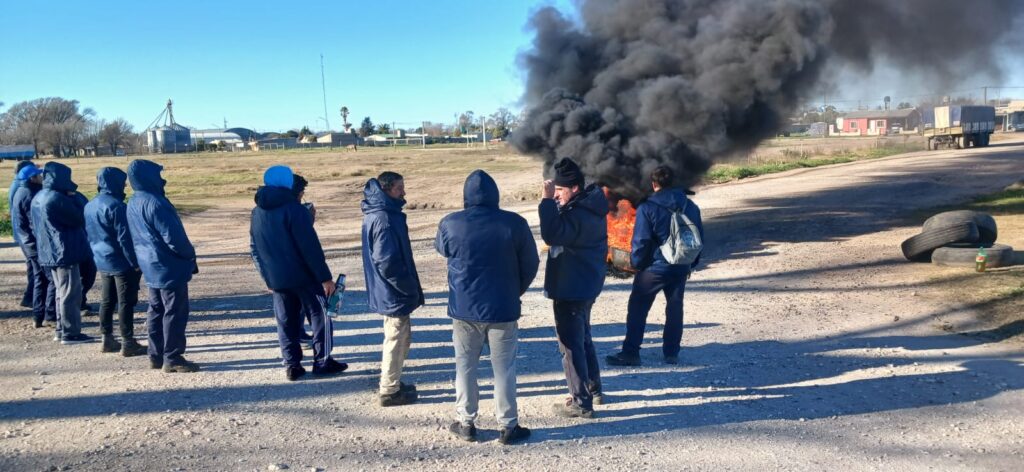 Ex Avex: trabajadores denuncian salarios adeudados y reclaman respuestas ante la falta de actividad