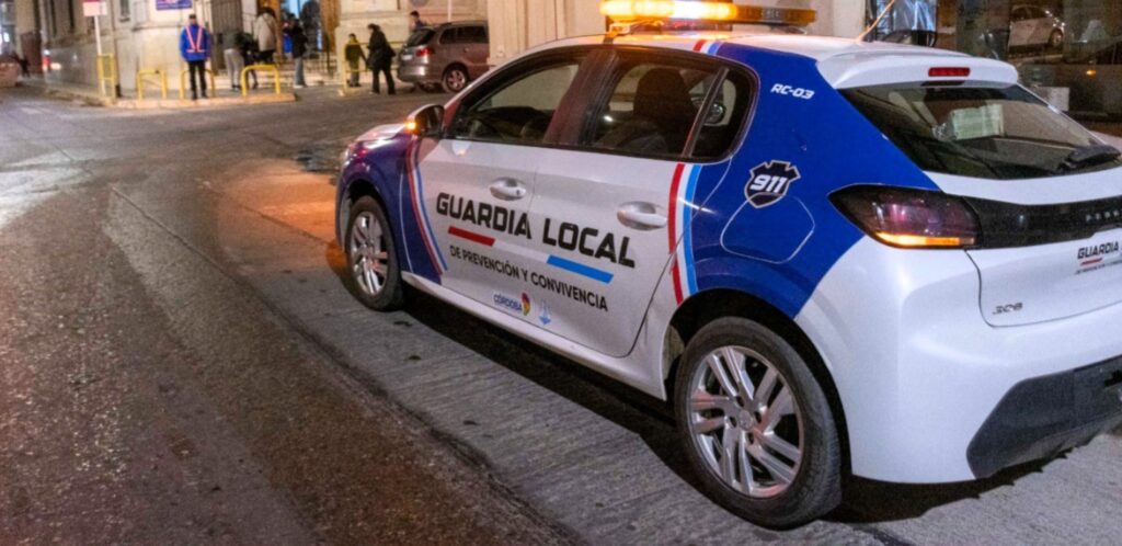 Agentes de la Guardia Local le salvaron la vida a una vecina con la maniobra de Heimlich