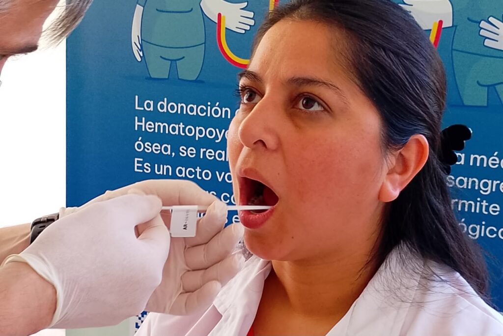 Córdoba promueve la inscripción de donantes de células de la médula ósea con la modalidad de hisopado bucal