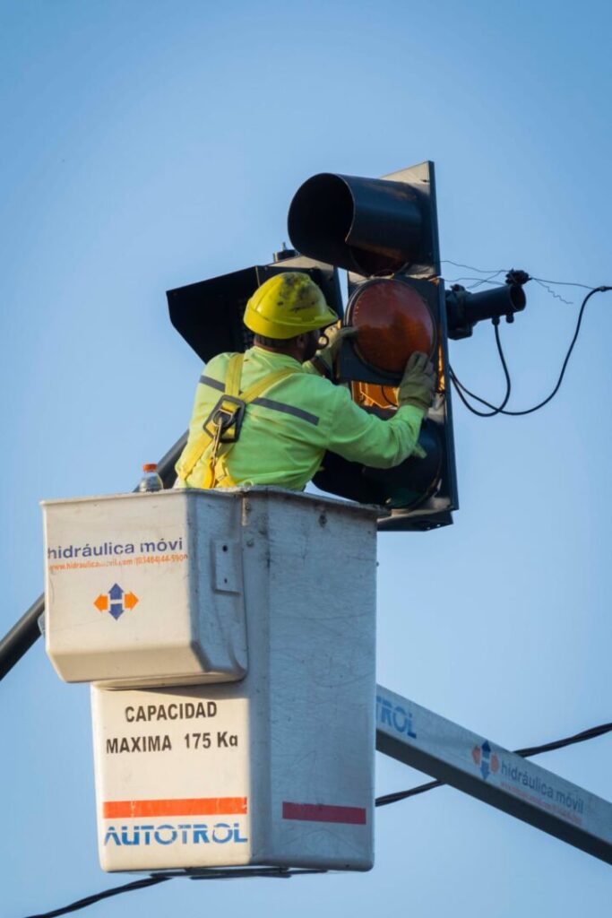 Colocaron reductores de velocidad en los semáforos de la avenida Marcelo T. de Alvear