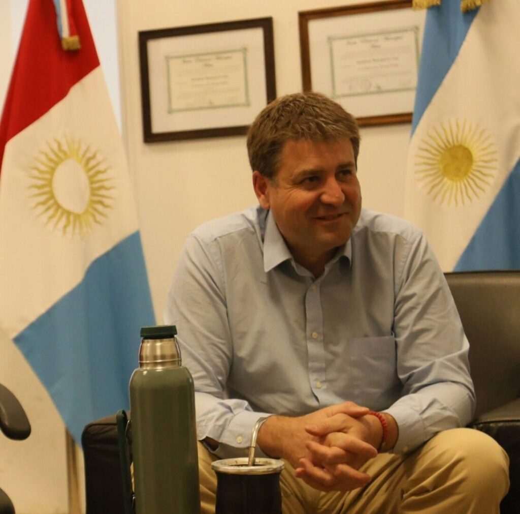 Gvozdenovich asume en la UCR Córdoba con una advertencia a la interna: “Los que trabajen con el PJ irán al Tribunal de Disciplina”