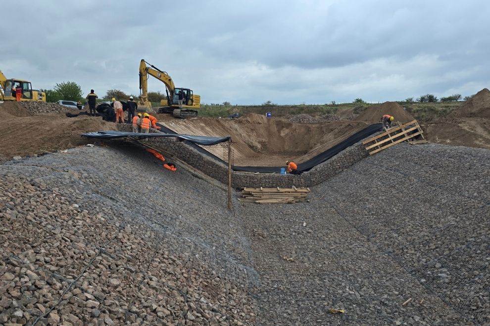 Departamento Río Cuarto: ejecutan obras para optimizar el sistema hídrico de la cuenca sur