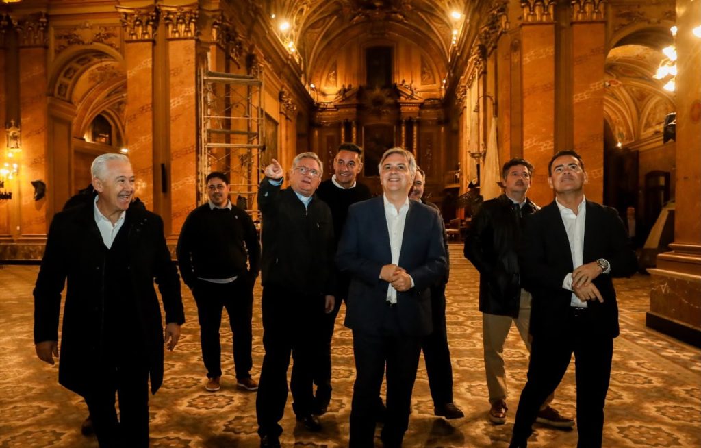 Llaryora supervisó las obras de restauración patrimonial de la Catedral de Córdoba