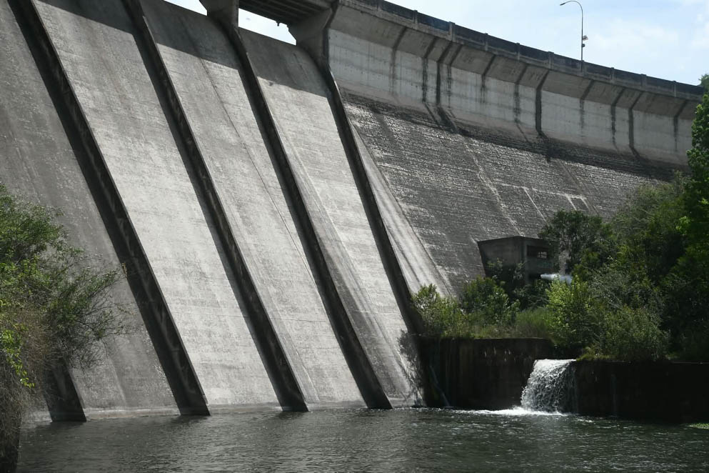 Prueba de Funcionamiento: La Provincia realizó una apertura parcial de una válvula del dique La Quebrada