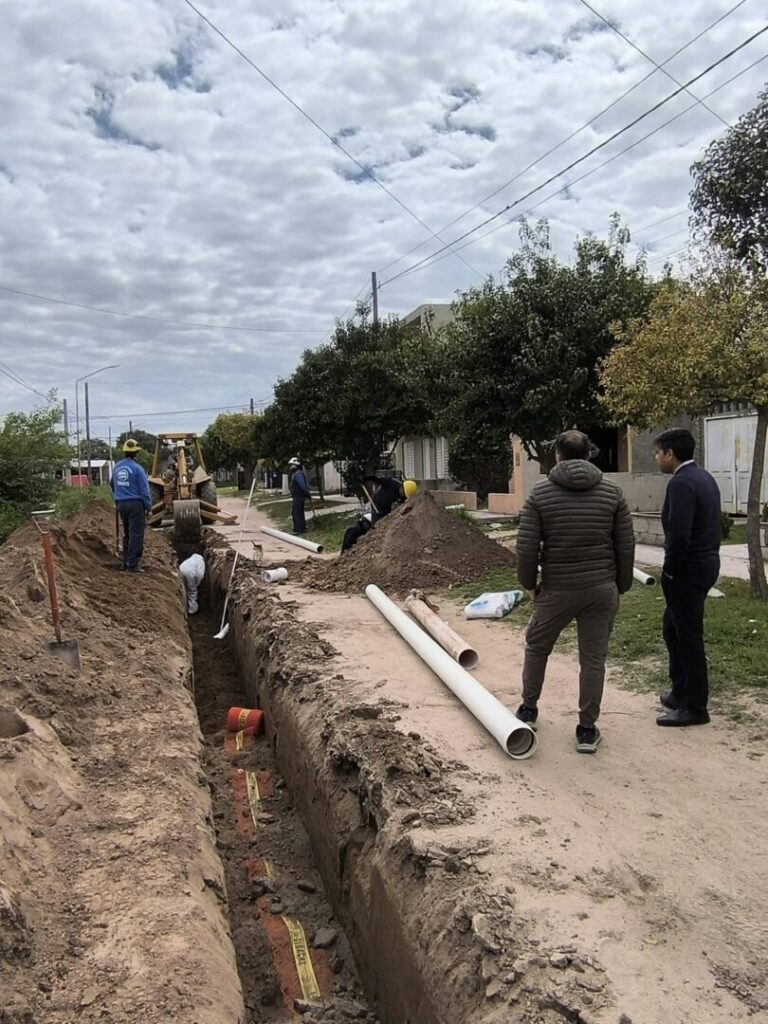 Avanza la obra de cloacas en pasaje Elías Moyano