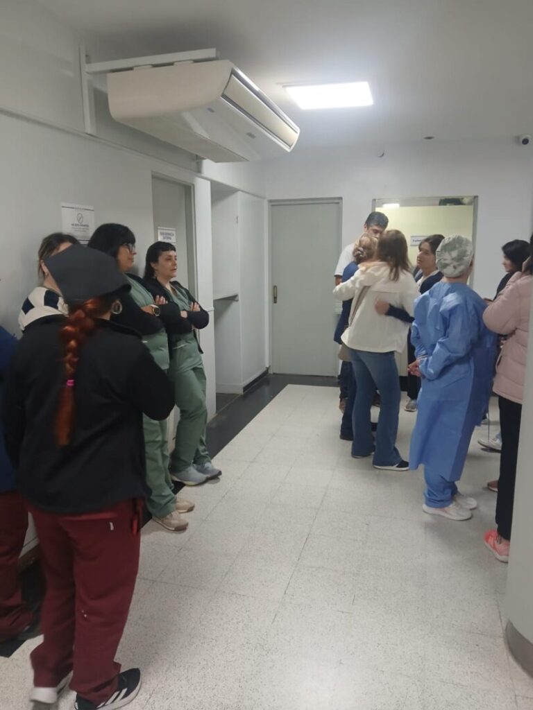 Trabajadores de Clínica del Sud reclaman el pago del Bono de Sanidad